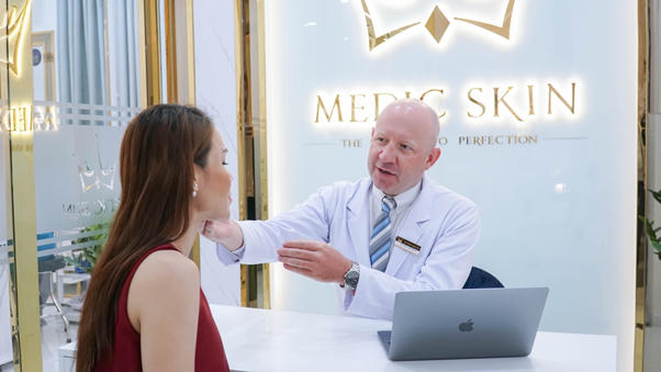 Khách hàng khi đến với Medic Skin luôn được các chuyên gia giàu kinh nghiệm tư vấn và trực tiếp thăm khám