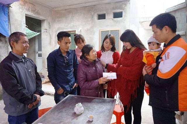 Bà nội 3 cháu bé xúc động trước sự quan tâm, chia sẻ của cộng đồng.