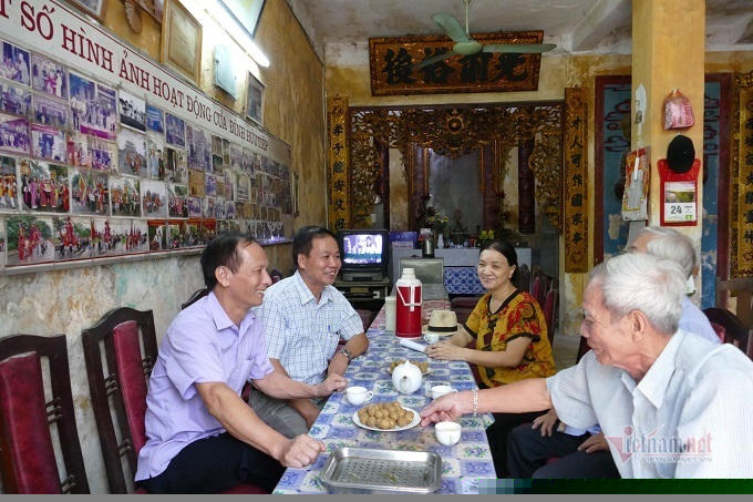 Chuyện chưa kể về chiếc máy bay nằm giữa lòng hồ ở Hà Nội suốt 48 năm