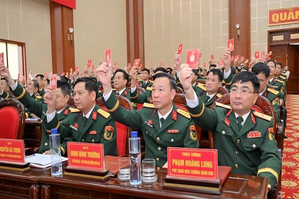 Các đại biểu biểu quyết nhất trí tại Đại hội.