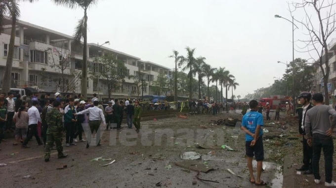 Vụ nổ khiến nhiều căn nhà bị hỏng khá nặng.