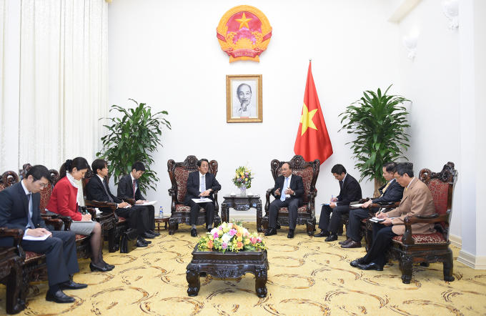 Đại sứ Kunio Umede cảm ơn Thủ tướng Nguyễn Xuân Phúc dành thời gian tiếp và đã báo cáo Thủ tướng về việc phối hợp với các cơ quan chức năng của Việt Nam trong công tác chuẩn bị để đón Nhà vua và Hoàng hậu Nhật Bản thăm Việt Nam trong thời gian tới.