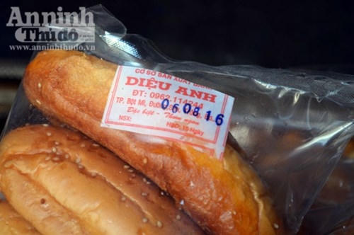 Sản phẩm được sản xuất trong ngày 5-8, nhưng chủ cơ sở lại đóng gói, tự ghi ngày sản xuất là ngày 6-8, để hạn sử dụng được tăng thêm ngày.