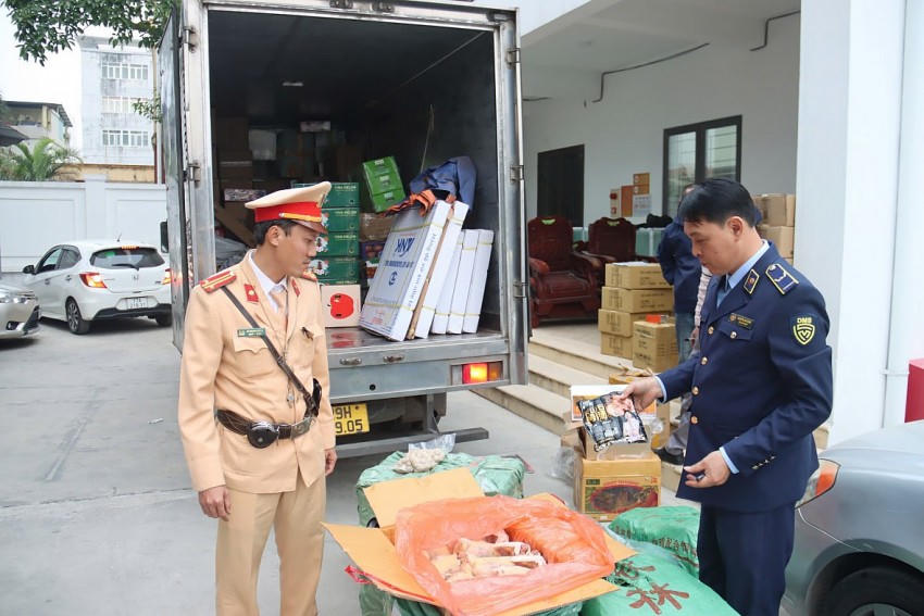 Lực lượng QLTT Thái Bình tiến hành kiểm tra, thu giữ hàng hóa vi phạm pháp luật