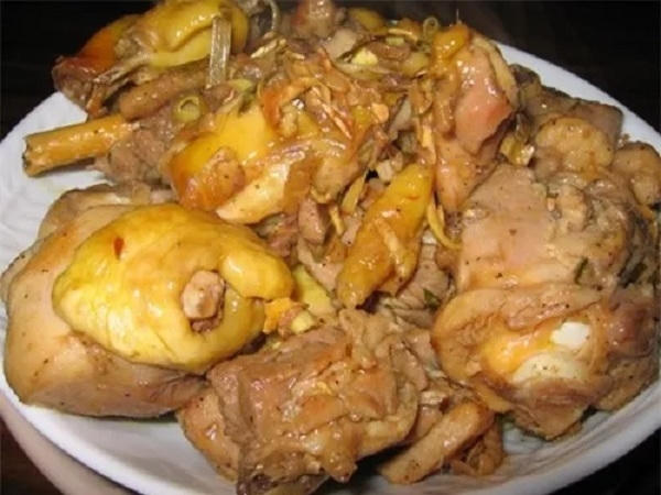 Thịt gà là món không nên ăn lại.