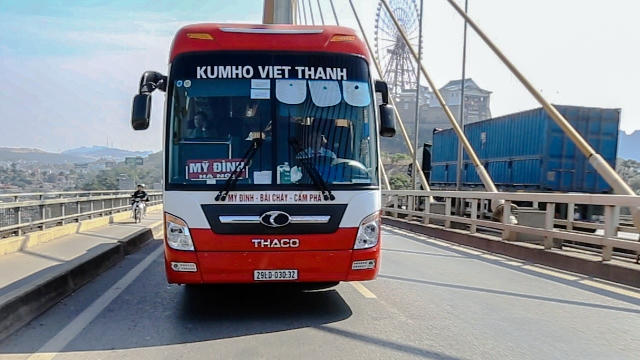 Xe khách Kumho Việt Thanh chuyên tuyến Hà Nội - Quảng Ninh.