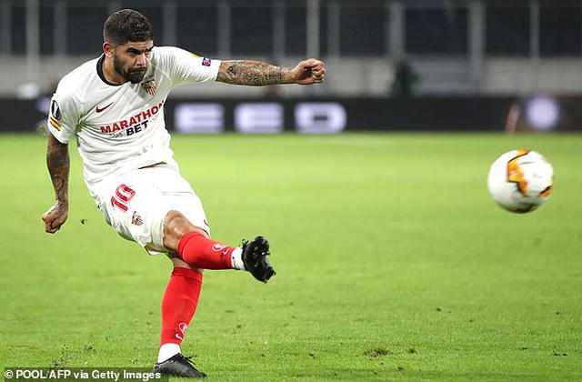 Ever Banega chơi ấn tượng trong vai trò nhạc trưởng của Sevilla