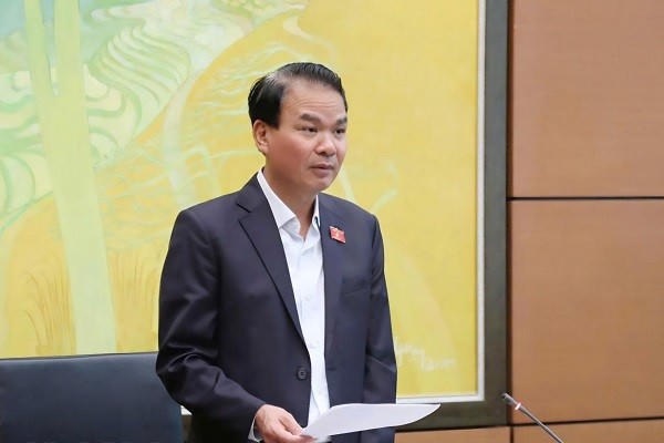 Ông Đặng Xuân Phong, Ủy viên Trung ương Đảng, Bí thư Tỉnh ủy, Trưởng Đoàn ĐBQH tỉnh Ninh Bình chủ trì thảo luận Tổ.