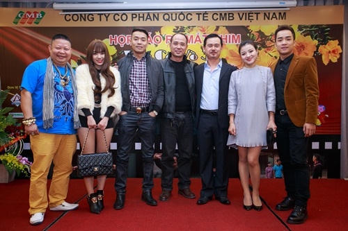 Đạo diễn Lê Hồng Quang và diễn viên phim Ván cờ vồ 3.