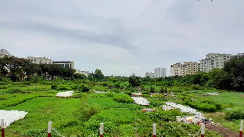 Tính từ thời điểm quy hoạch đến thời điểm hiện tại Dự án đã gần 18 năm, Dự án Khu chức năng đô thị Trũng Kênh kết hợp cải tạo chỉnh trang làng xóm cũ vẫn chỉ là những khu đất bỏ hoang, lãng phí chưa được triển khai, giải phóng mặt bằng.