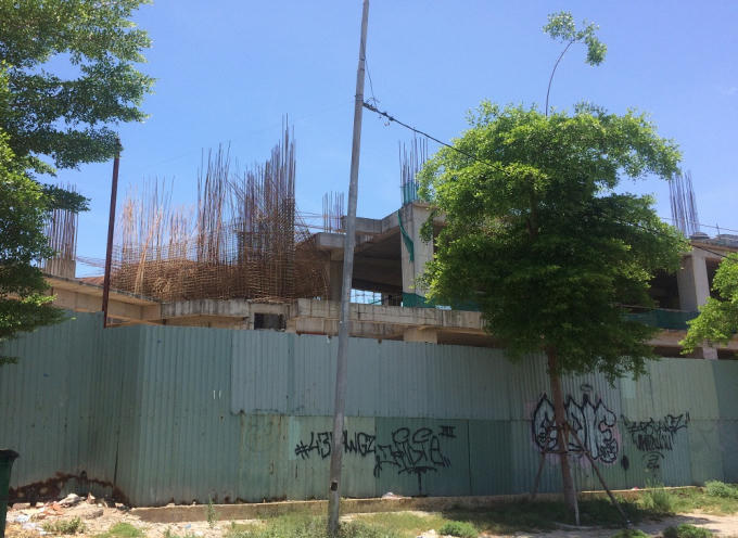 Dự án Golden Square cuối cùng đã được Công ty CP địa ốc Đông Á chuyển nhượng lại cho Tập đoàn Alphanam. Chi tiết của vụ chuyển nhượng này không được tiết lộ và có một số thông tin sẽ bàn giao cho khách hàng vào quý 3/2018. Tuy nhiên, đến tháng 8/2017, dự án này vẫn trong tình trạng dừng thi công, các khối trụ thép đã nằm phơi sương gió suốt năm qua. 