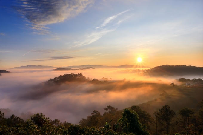 Ngắm vẻ đẹp huyền hoặc của Đ&agrave; Lạt qua triển l&atilde;m