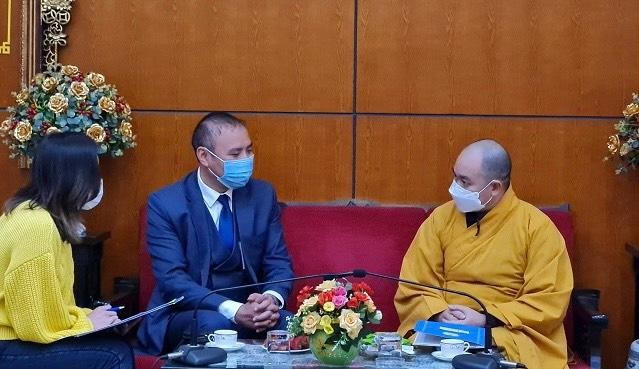 Thượng tọa Thích Đức Thiện tiếp Phó Đại sứ Asset Galiyev.
