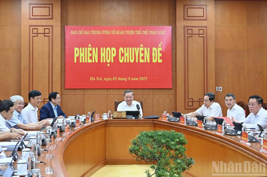 Tổng Bí thư Tô Lâm chủ trì Phiên họp chuyên đề của Ban Chỉ đạo Trung ương về hoàn thiện thể chế, pháp luật. (Ảnh: Báo Nhân Dân.)