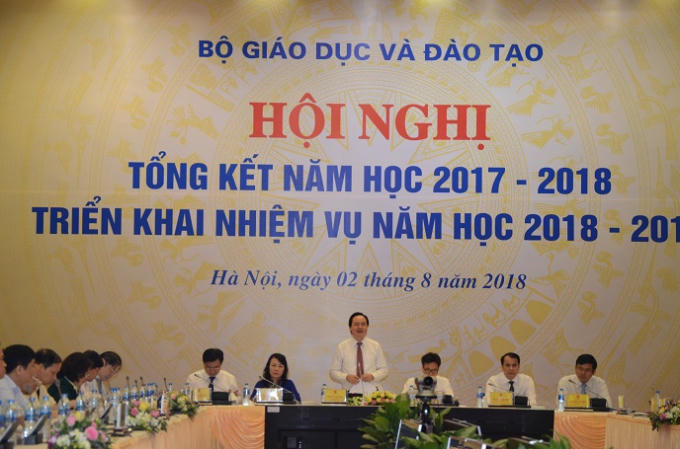Bộ Trưởng Phùng Xuân Nhạ chủ trì Hội nghị.