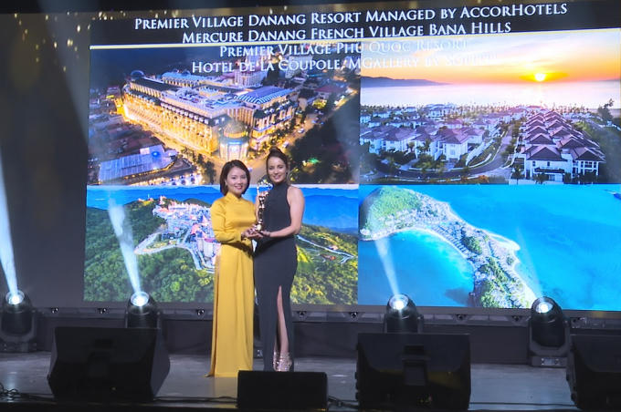 Đại diện Sun Group nhận giải thưởng danh giá tại WTA và WLHA 2019.
