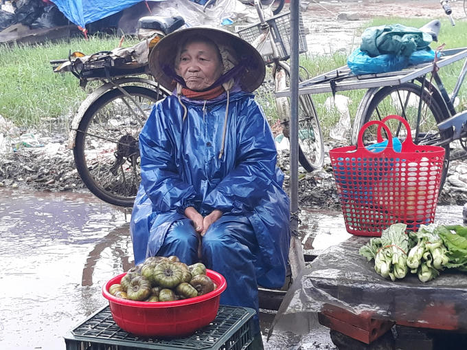 Hành trình mưu sinh cực kỳ gian nan trong tiết trời rét buốt (Ảnh: Mỹ Phúc) 