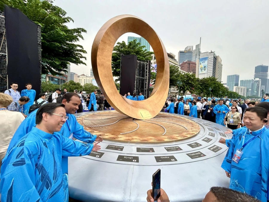 Biểu tượng đại diện cho mối quan hệ hợp tác bền chặt giữa TP HCM và các địa phương, đối tác quốc tế.