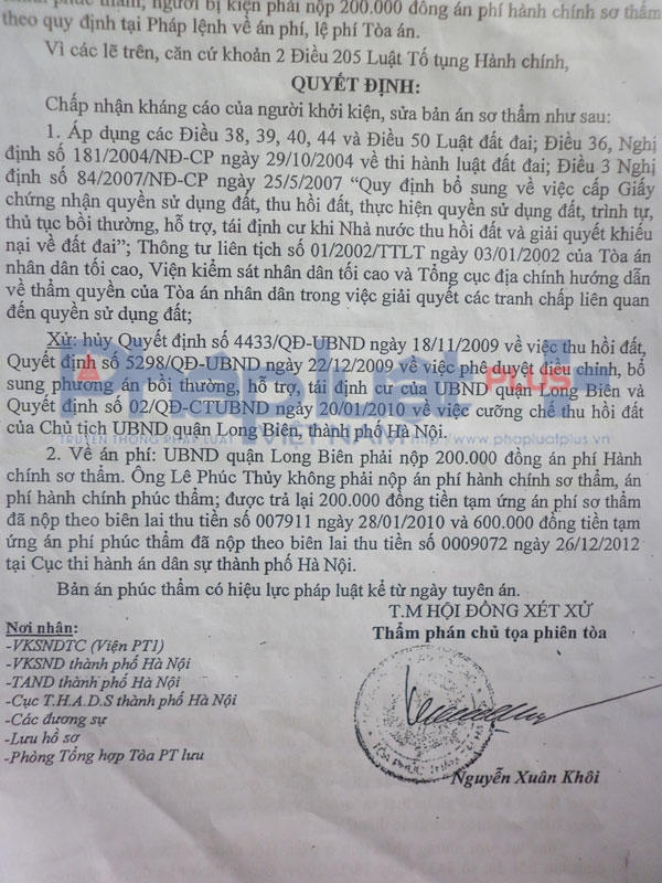 Toà án nhân dân tối cao – Toà Phúc thẩm Hà Nội quyết định huỷ văn bản 4433/QĐ – UBND ngày 18/11/2009 của UBND quận Long Biên về việc thu hồi đất của gia đình ông Lê Phúc Thuỷ.
