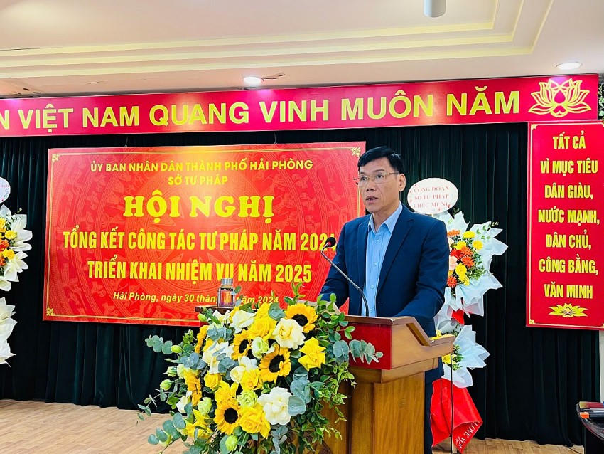 Ông Bùi Văn Vi - Phó Giám đốc Sở Tư Pháp phát biểu tại Hội nghị.