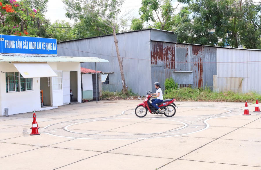 Thí sinh tham gia phần thi thực hành.