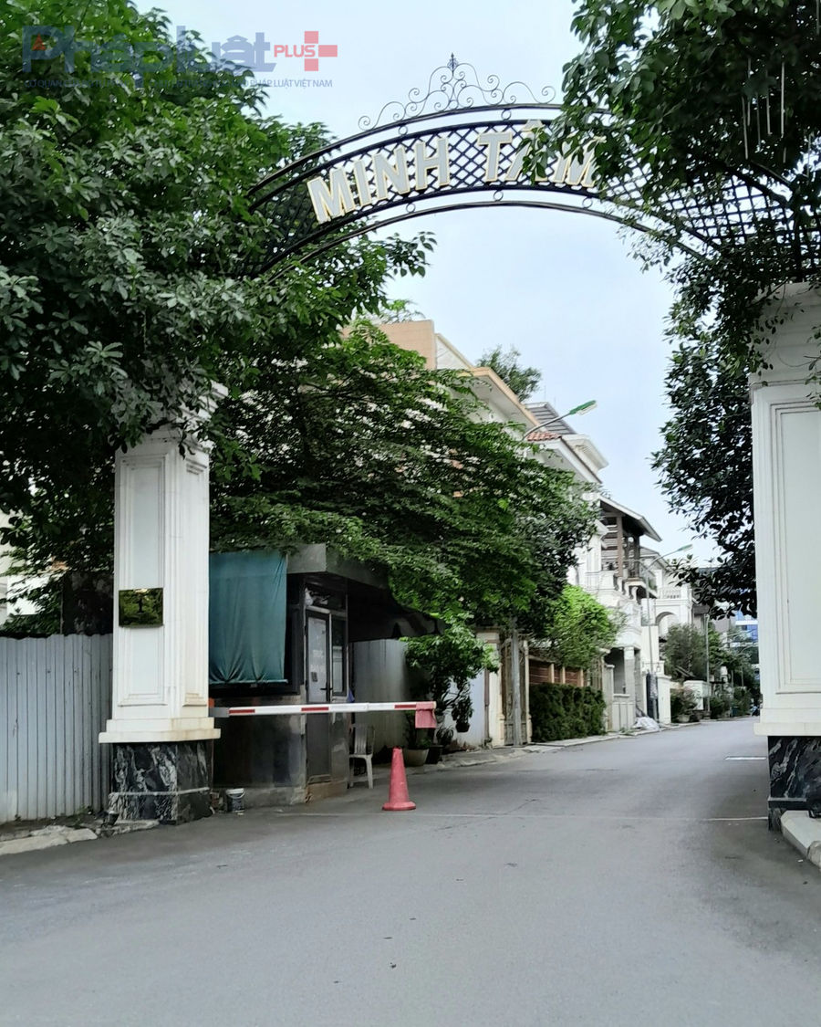 Cổng vào dự án Khu nhà ở Minh Tâm của Công ty Cổ phần Xuất nhập khẩu Minh Tâm làm chủ đầu tư.
