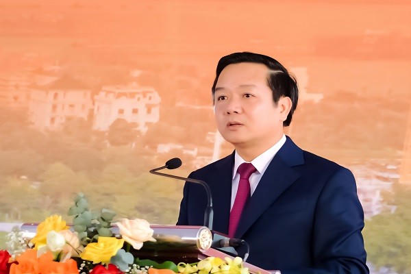 Chủ tịch UBND tỉnh Ninh Bình, ông Phạm Quang Ngọc phát biểu tại lễ khánh thành Dự án Xây dựng kênh kết hợp đường Vạn Hạnh (giai đoạn I).