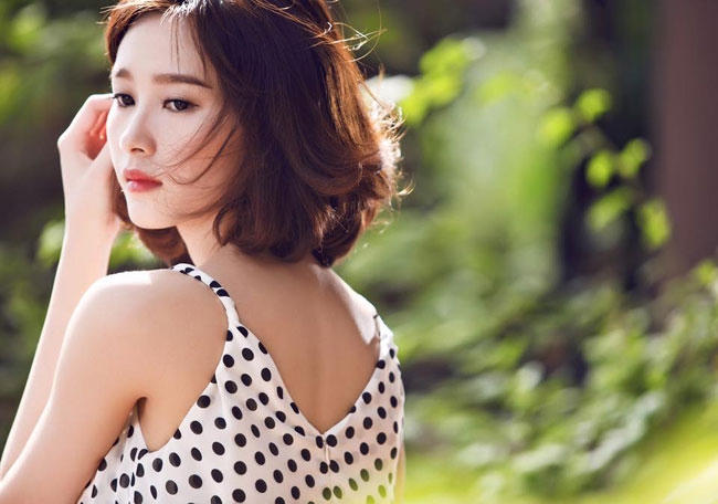 Nhiều người đánh giá rằng Thu Thảo đẹp nhất là ở những góc mặt nghiêng.