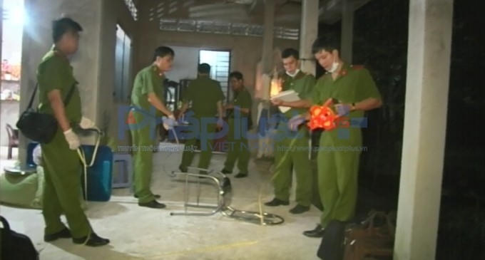Cơ quan công an khám nghiệm hiện trường.