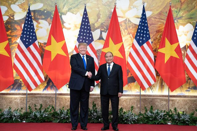 Tổng thống Mỹ cũng họp v&agrave; d&ugrave;ng bữa trưa c&ugrave;ng Thủ tướng Nguyễn Xu&acirc;n Ph&uacute;c.