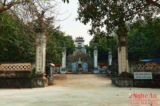 Toàn cảnh Đền Cuông. Ảnh: Hồ Đình Chiến