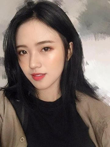 Đại học Kinh tế Quốc dân là ngôi trường nổi tiếng thủ đô, không chỉ bởi thành tích học của các sinh viên mà còn bởi nơi đây sản sinh ra rất nhiều trai xinh, gái đẹp. Cái tên gần đây nhất được phát hiện đó là Phạm Thị Thanh Mỹ.
