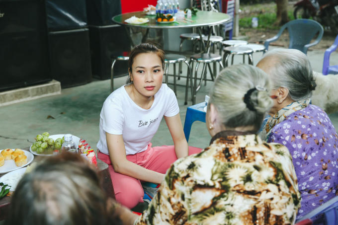 Mỹ Tâm tự đệm đàn, hát nhạc phim dành tặng nghệ sĩ lớn tuổi