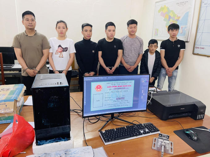 7 đối tượng trong ổ nhóm tội phạm sử dụng công nghệ cao và tang vật thu được