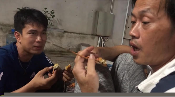 Ngay sau khi đăng tải được hơn 12 giờ, video tiết lộ cuộc sống đời thường này của Hoài Linh đã nhận được hơn 1 triệu lượt xem từ người hâm mộ.