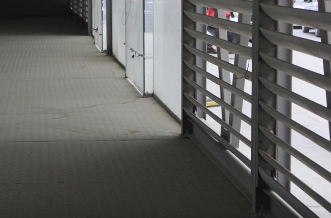 Đây chính là hình ảnh bên tronh "nhà chờ xe bus 5 sao" (!?)