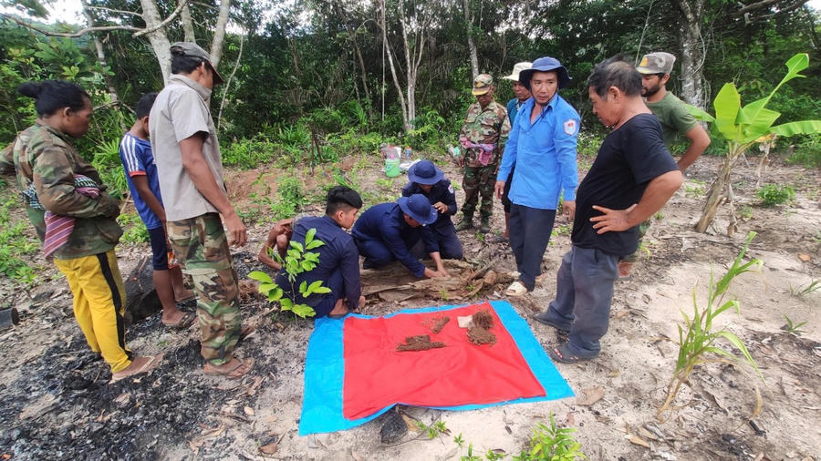 Đội K92 tìm kiếm hài cốt liệt sĩ trên đất bạn Campuchia