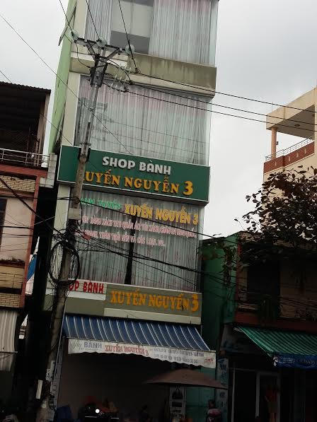 Shop đồ bành của bà Tuyết nay đã đóng cửa.