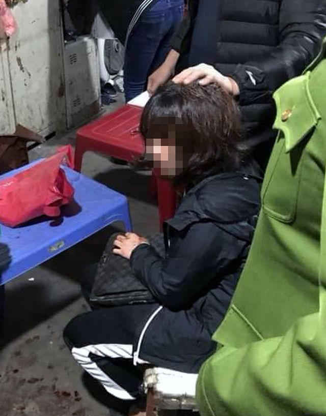 Tiểu thương tại chợ đầu mối Long Biên bị cượp tài sản.