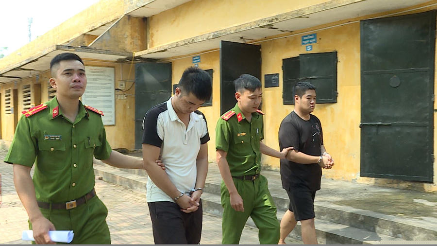 Dẫn giải 2 đối tượng Bùi Nguyễn Quốc Việt (sn 1998) và Nguyễn Văn Chung (sn 1997)