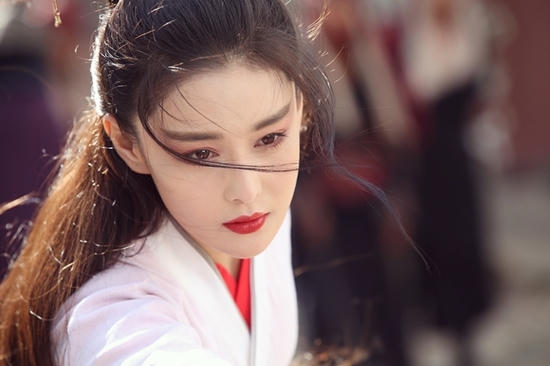 Trương Hình Dư sinh năm 1987, gương mặt cô được đánh giá là phù hợp với dòng phim cổ trang.