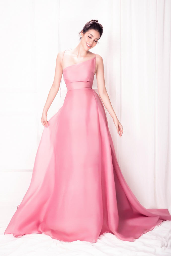 Phạm Hương sang Mỹ điều trị bệnh tuyến giáp, đón sinh nhật tuổi 27 bên mẹ