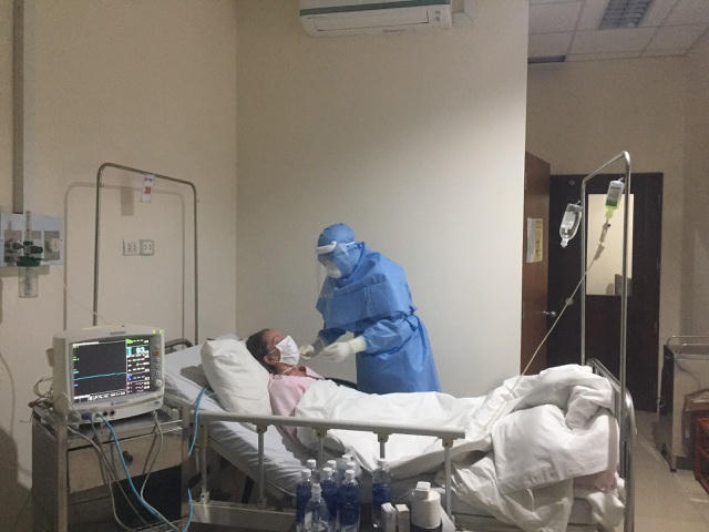 Điều trị cho bệnh nhân mắc Covid-19 tại Bệnh viện Trung ương Huế cơ sở 2 (ảnh: Bệnh viện cung cấp)