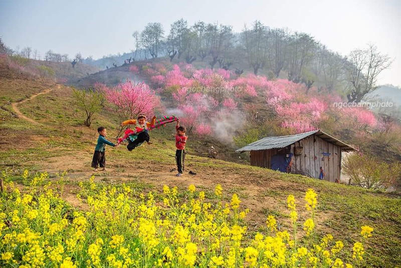 Cảnh đẹp Y Tý làm xao xuyến lòng du khách. Ảnh: Ngọc Bằng 