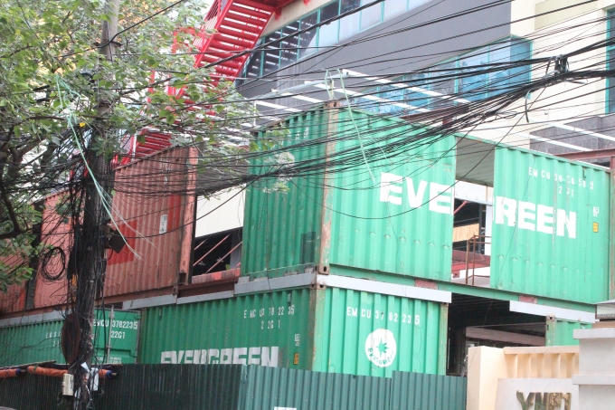 Công trình với dây điện chằng chịt, sát nhau
