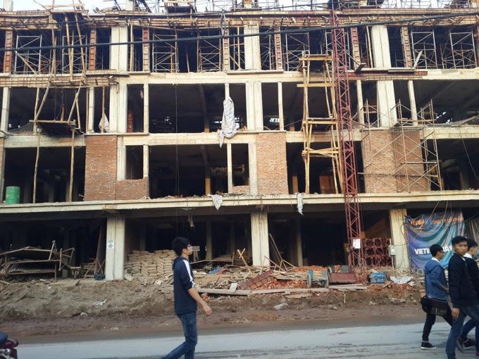 B&ecirc;n cạnh đ&oacute;, tiếng ồn trong qu&aacute; tr&igrave;nh thi c&ocirc;ng cũng g&acirc;y ảnh hướng lớn đến những người d&acirc;n sinh sống quanh dự &aacute;n.