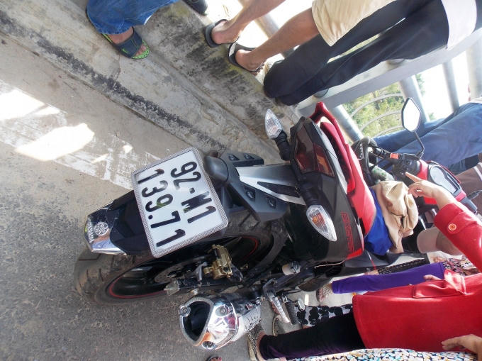 Xe của nạn nhân tại hiện trường.