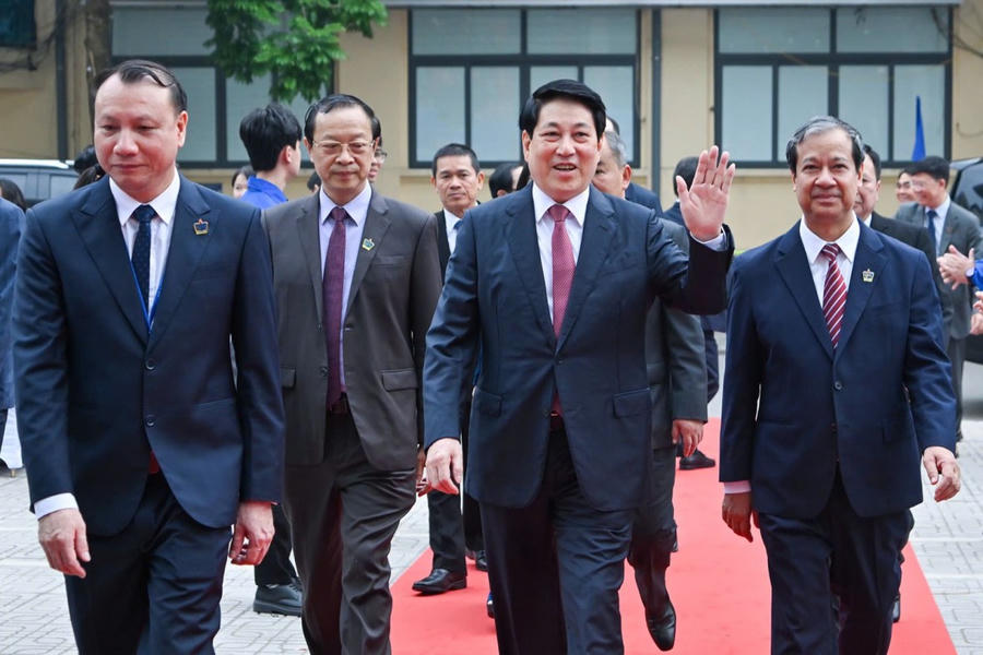 Buổi lễ vui mừng được đón tiếp lãnh đạo Đảng, Nhà nước. (Ảnh: moet.gov.vn)