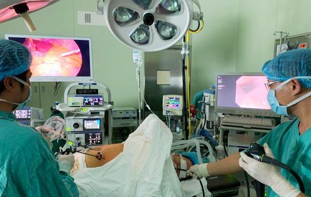 Bệnh nh&acirc;n mất gần 3 l&iacute;t m&aacute;u đường ti&ecirc;u h&oacute;a v&igrave; kh&ocirc;ng t&igrave;m ra vị tr&iacute; chảy m&aacute;u