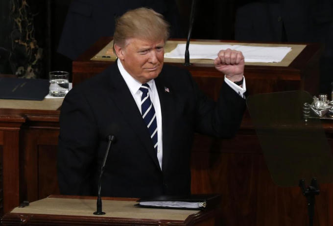 Tiếp đó, Tổng thống Trump đã kêu gọi các nghị sĩ đảng Cộng hòa và Dân chủ đoàn kết lại để cùng thực hiện các cải cách về vấn đề nhập cư.